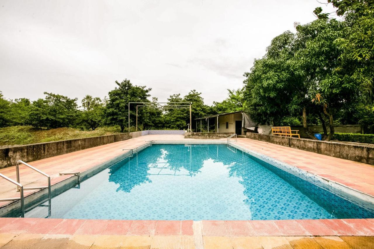 Oyo 63030 Mhatre Farm & Resort Chinchani Buitenkant foto